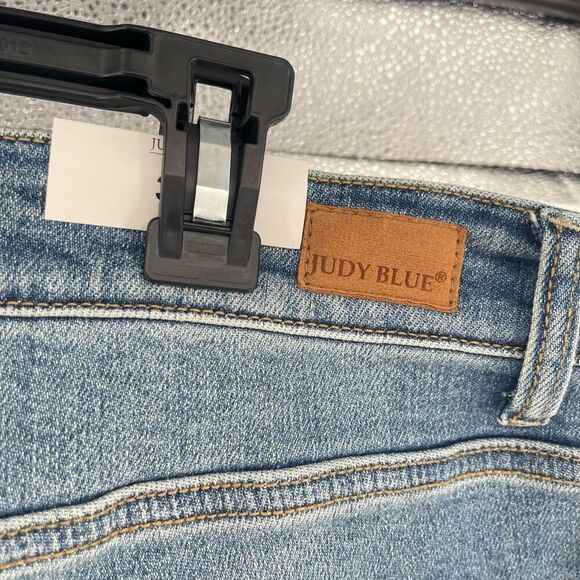 Judy Blue Mid-Rise Classic Cuffed Denim Shorts - Medium Wash, 3XL, NWT - Picture 8 of 16